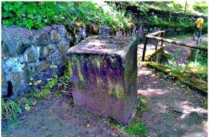 pomnik-loket